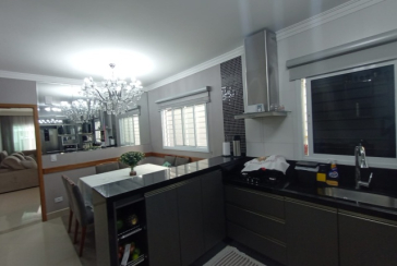 Belo Sobrado à venda no Bairro da Vila Piauí na Rua Afonso Claudio