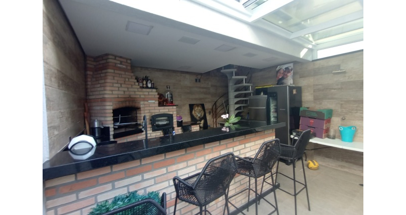 Belo Sobrado à venda no Bairro da Vila Piauí na Rua Afonso Claudio