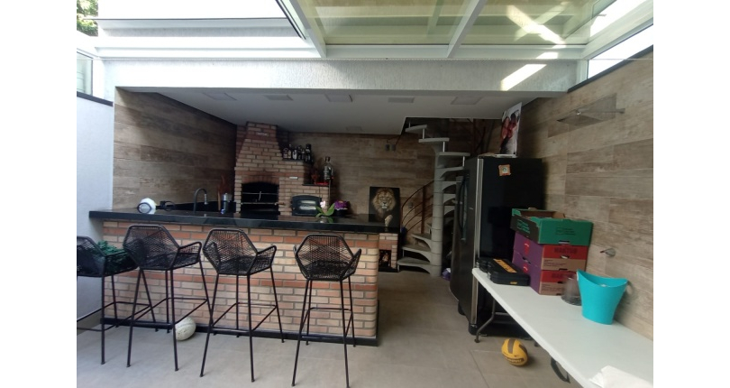 Belo Sobrado à venda no Bairro da Vila Piauí na Rua Afonso Claudio