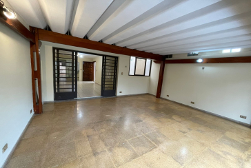 Sobrado à venda no Bairro do Parque Maria Domitila na Rua Monsenhor Castro Nery,