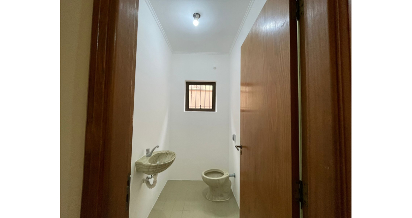 Sobrado à venda no Bairro do Parque Maria Domitila na Rua Monsenhor Castro Nery,