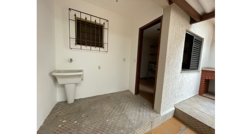 Sobrado à venda no Bairro do Parque Maria Domitila na Rua Monsenhor Castro Nery,