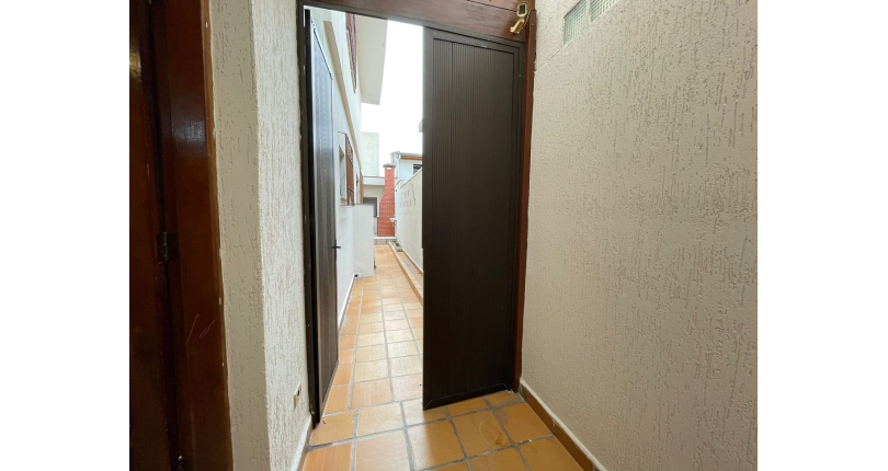 Sobrado à venda no Bairro do Parque Maria Domitila na Rua Monsenhor Castro Nery,