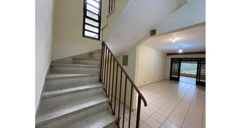 Sobrado à venda no Bairro do Parque Maria Domitila na Rua Monsenhor Castro Nery,