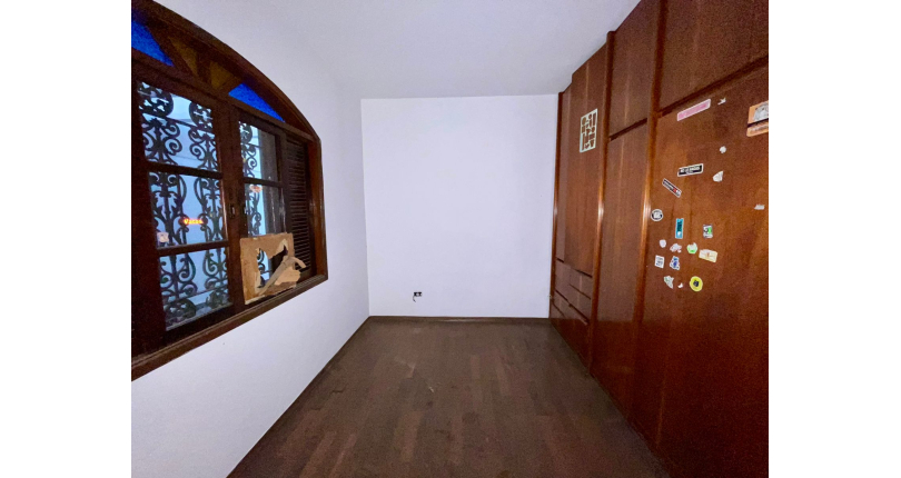 Casa Térrea à venda no Bairro do Parque São Domingos na Rua Artur Bastos