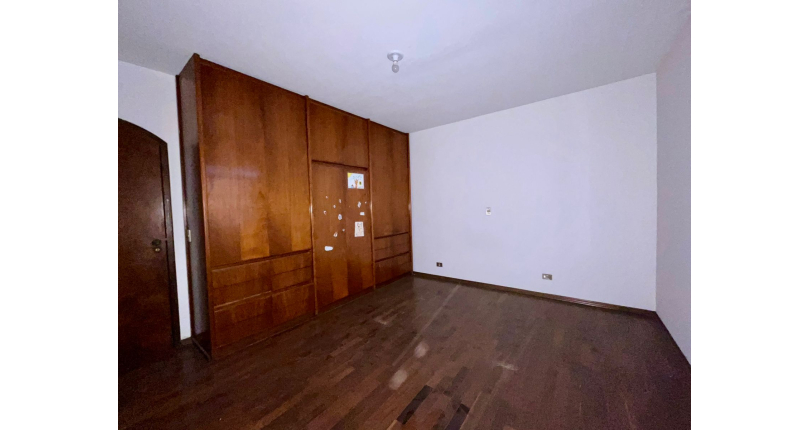 Casa Térrea à venda no Bairro do Parque São Domingos na Rua Artur Bastos