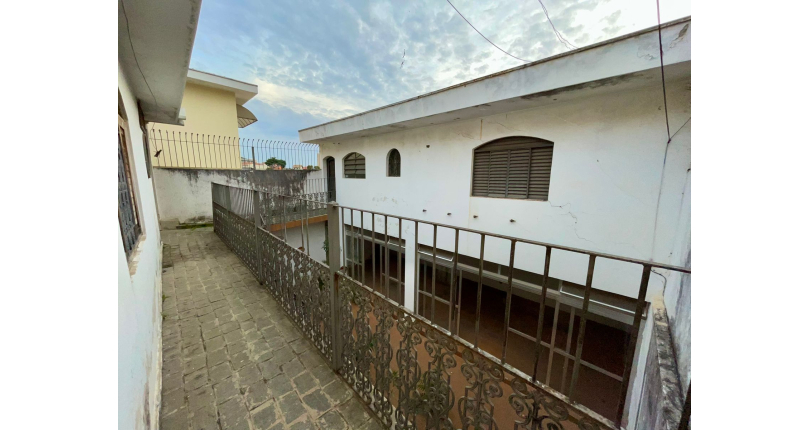 Casa Térrea à venda no Bairro do Parque São Domingos na Rua Artur Bastos