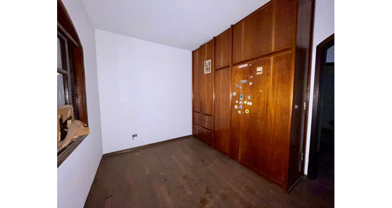 Casa Térrea à venda no Bairro do Parque São Domingos na Rua Artur Bastos