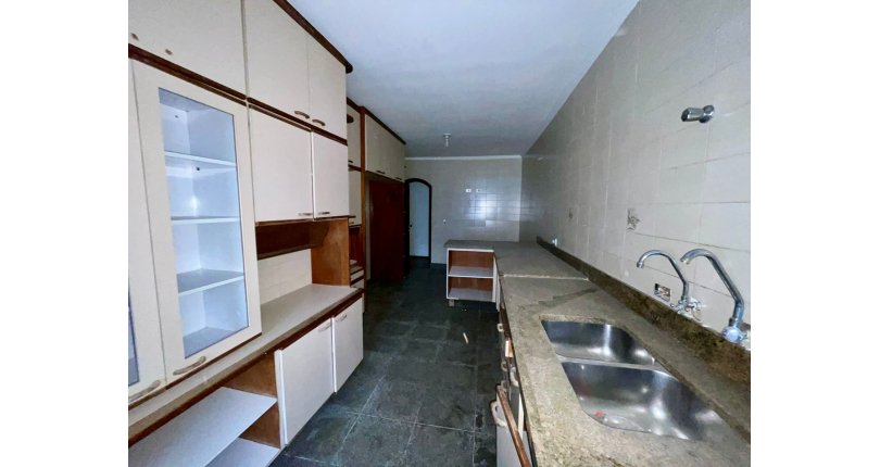 Casa Térrea à venda no Bairro do Parque São Domingos na Rua Artur Bastos