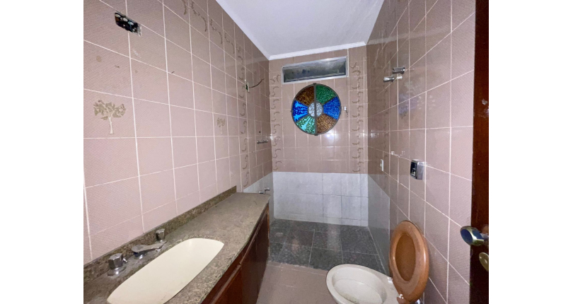 Casa Térrea à venda no Bairro do Parque São Domingos na Rua Artur Bastos