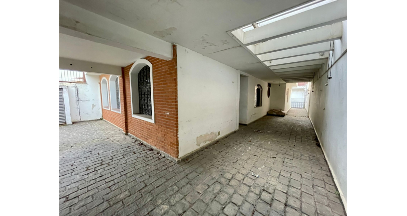 Casa Térrea à venda no Bairro do Parque São Domingos na Rua Artur Bastos