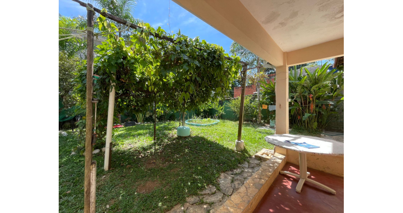 Casa à venda no Bairro da Vila Chica Luisa na Rua Ivacatinga