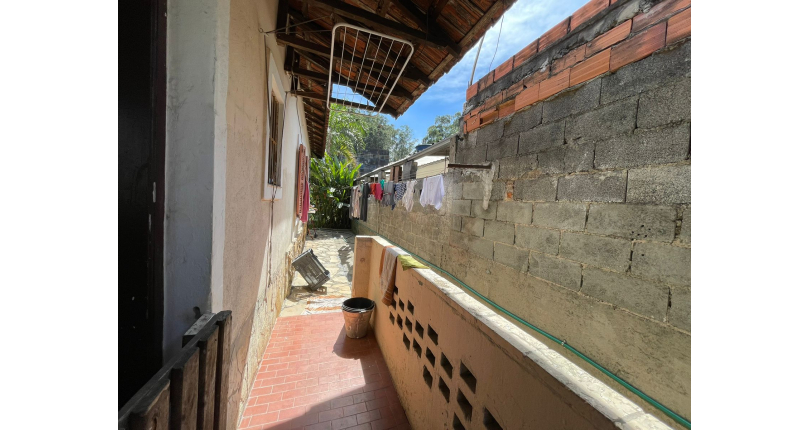 Casa à venda no Bairro da Vila Chica Luisa na Rua Ivacatinga