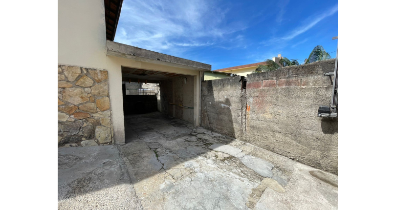 Casa à venda no Bairro da Vila Chica Luisa na Rua Ivacatinga