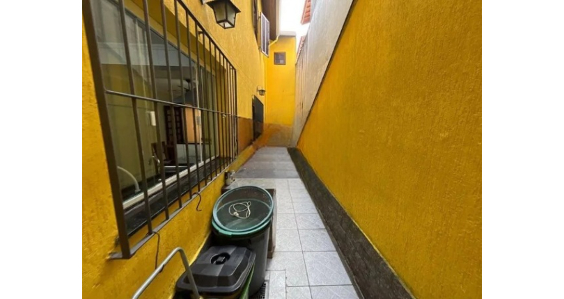 Sobrado à venda no Bairro do Parque São Domingos na Rua Waltrudes Correa