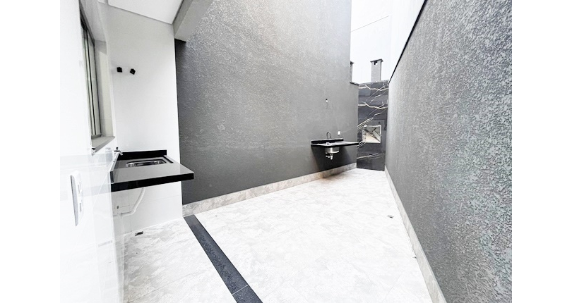 BELO Sobrado novo à venda no Bairro do Parque São Domingos na Avenida Joaquim de Magalhães 157