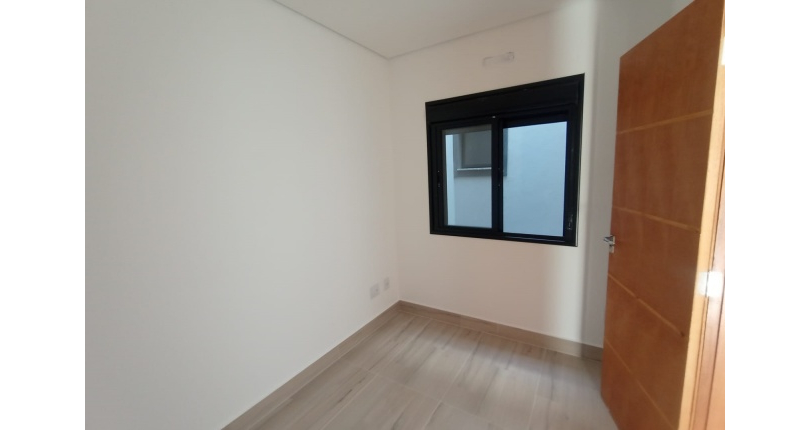 Lindo Sobrado novo à venda no Bairro do Jardim Maristela no Rua Adriano Ariani 32,