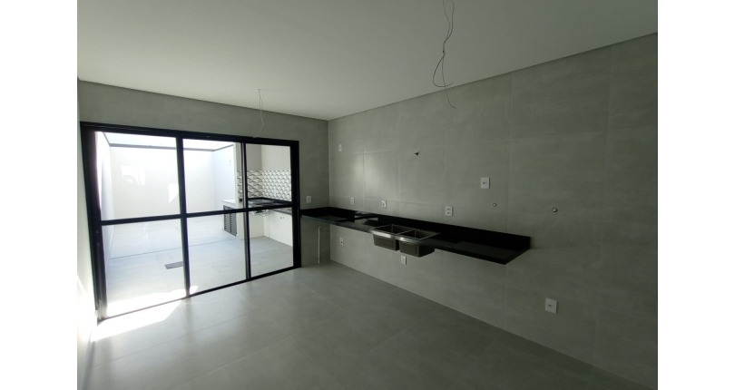 Lindo Sobrado novo à venda no Bairro do Jardim Maristela no Rua Adriano Ariani 32,