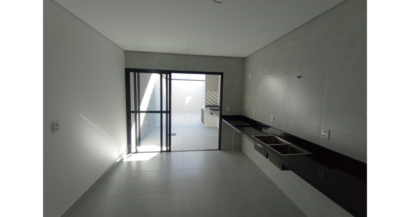 Lindo Sobrado novo à venda no Bairro do Jardim Maristela no Rua Adriano Ariani 32,