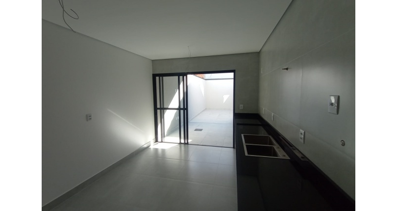 Lindo Sobrado novo à venda no Bairro do Jardim Maristela no Rua Adriano Ariani 32,