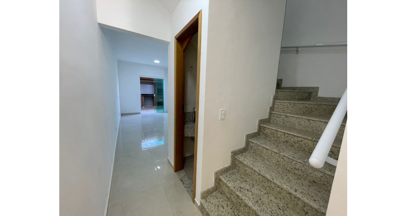 Sobrado novo à venda no Bairro da Vila Perus na Rua Sertão de Canudos 102,