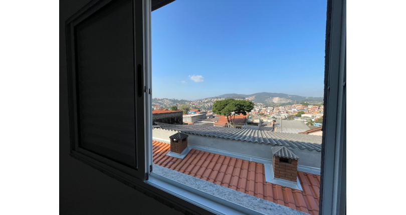 Sobrado novo à venda no Bairro da Vila Perus na Rua Sertão de Canudos 102,