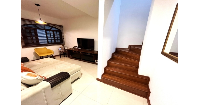 Belíssimo Sobrado à venda no Bairro do Conjunto Residencial Vista Verde 