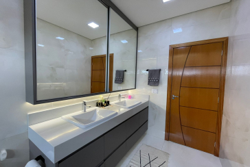 Lindo Sobrado à venda de Alto Padrão no Bairro do City Recanto Anastácio na Rua João Ferrero Versino,