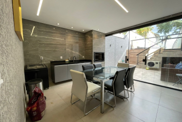 Lindo Sobrado à venda de Alto Padrão no Bairro do City Recanto Anastácio na Rua João Ferrero Versino,