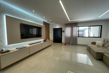 Lindo Sobrado à venda de Alto Padrão no Bairro do City Recanto Anastácio na Rua João Ferrero Versino,