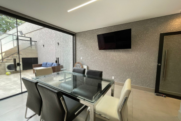 Lindo Sobrado à venda de Alto Padrão no Bairro do City Recanto Anastácio na Rua João Ferrero Versino,