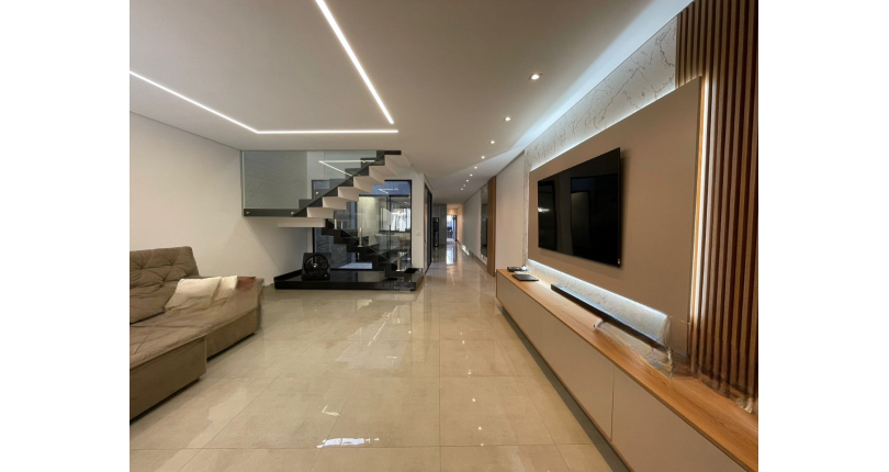 Lindo Sobrado à venda de Alto Padrão no Bairro do City Recanto Anastácio na Rua João Ferrero Versino,