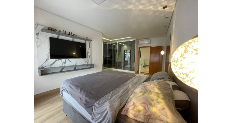 Lindo Sobrado à venda de Alto Padrão no Bairro do City Recanto Anastácio na Rua João Ferrero Versino,