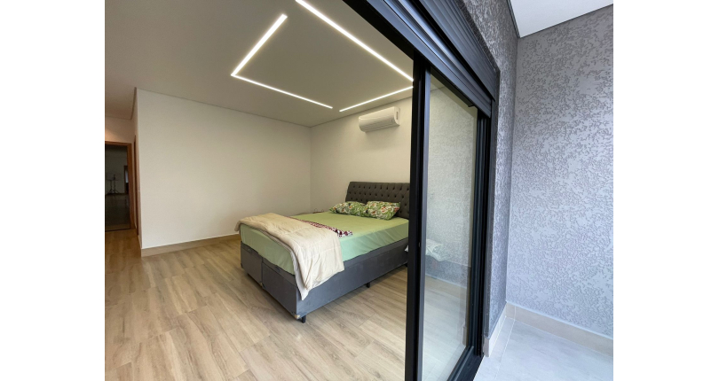 Lindo Sobrado à venda de Alto Padrão no Bairro do City Recanto Anastácio na Rua João Ferrero Versino,