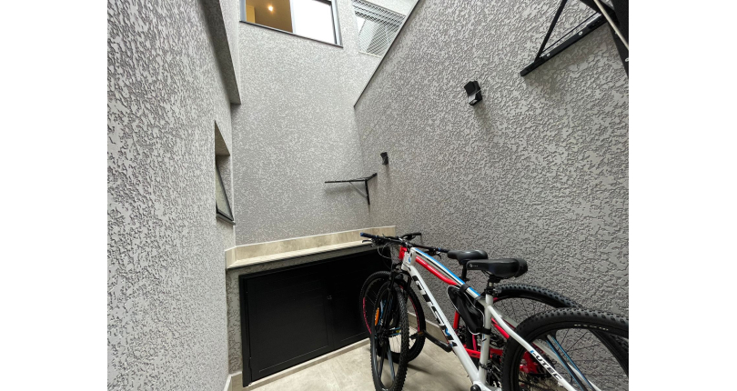 Lindo Sobrado à venda de Alto Padrão no Bairro do City Recanto Anastácio na Rua João Ferrero Versino,