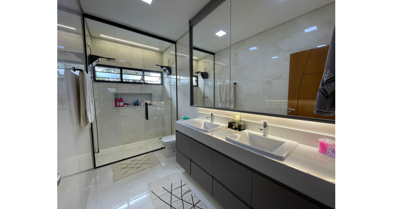 Lindo Sobrado à venda de Alto Padrão no Bairro do City Recanto Anastácio na Rua João Ferrero Versino,