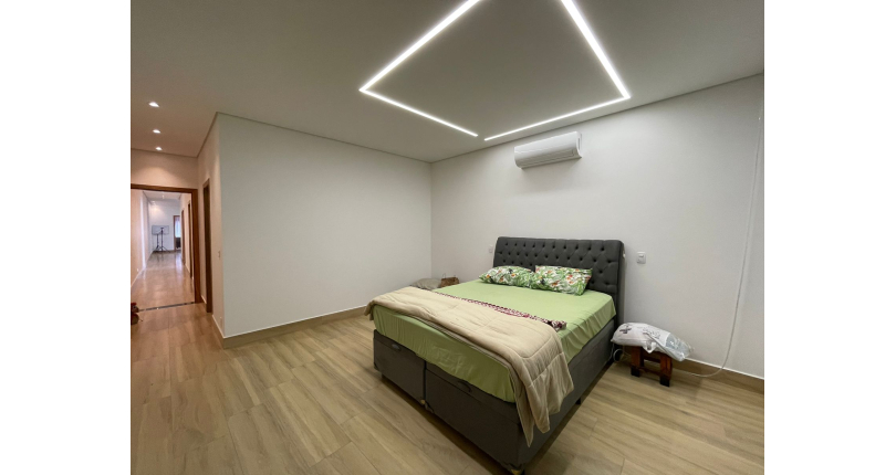 Lindo Sobrado à venda de Alto Padrão no Bairro do City Recanto Anastácio na Rua João Ferrero Versino,