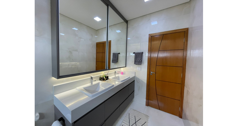 Lindo Sobrado à venda de Alto Padrão no Bairro do City Recanto Anastácio na Rua João Ferrero Versino,