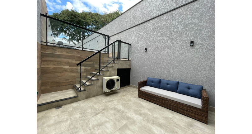 Lindo Sobrado à venda de Alto Padrão no Bairro do City Recanto Anastácio na Rua João Ferrero Versino,