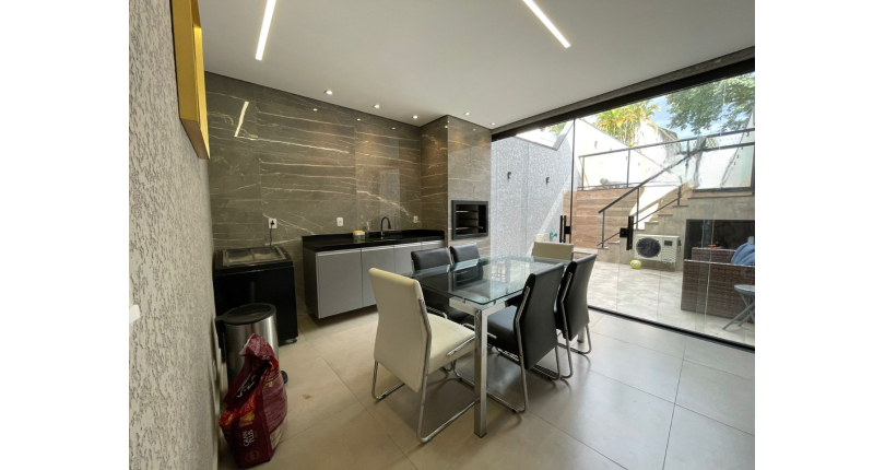 Lindo Sobrado à venda de Alto Padrão no Bairro do City Recanto Anastácio na Rua João Ferrero Versino,