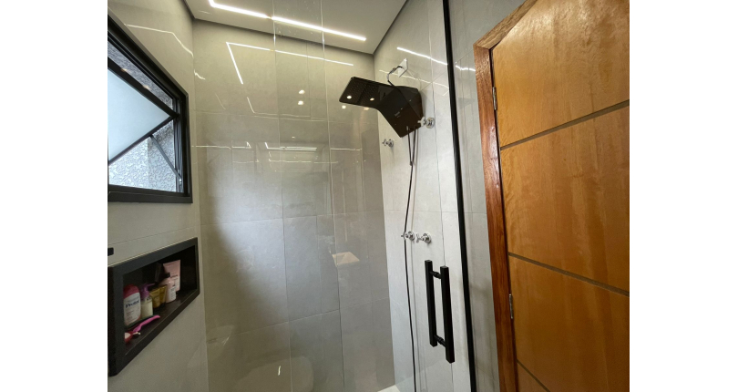 Lindo Sobrado à venda de Alto Padrão no Bairro do City Recanto Anastácio na Rua João Ferrero Versino,