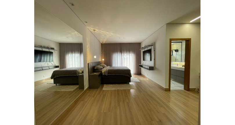 Lindo Sobrado à venda de Alto Padrão no Bairro do City Recanto Anastácio na Rua João Ferrero Versino,