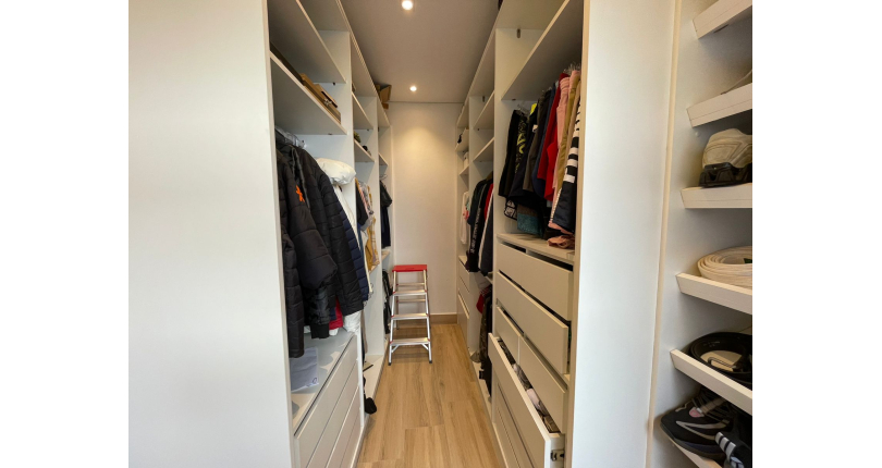 Lindo Sobrado à venda de Alto Padrão no Bairro do City Recanto Anastácio na Rua João Ferrero Versino,