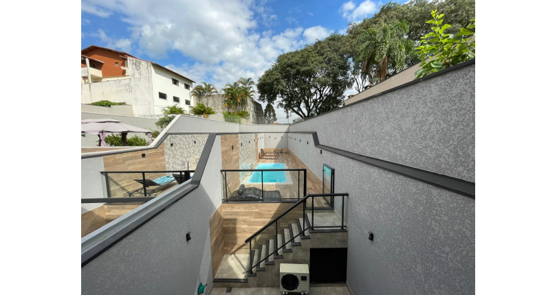 Lindo Sobrado à venda de Alto Padrão no Bairro do City Recanto Anastácio na Rua João Ferrero Versino,