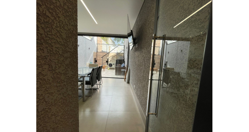 Lindo Sobrado à venda de Alto Padrão no Bairro do City Recanto Anastácio na Rua João Ferrero Versino,