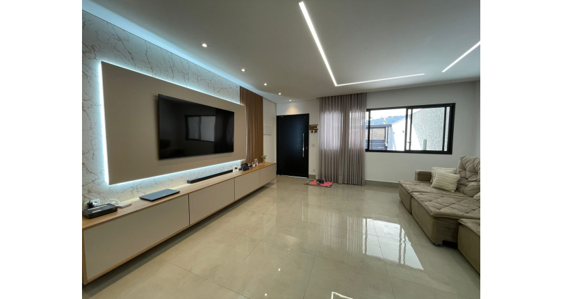 Lindo Sobrado à venda de Alto Padrão no Bairro do City Recanto Anastácio na Rua João Ferrero Versino,