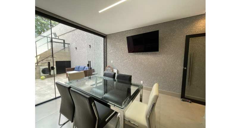 Lindo Sobrado à venda de Alto Padrão no Bairro do City Recanto Anastácio na Rua João Ferrero Versino,