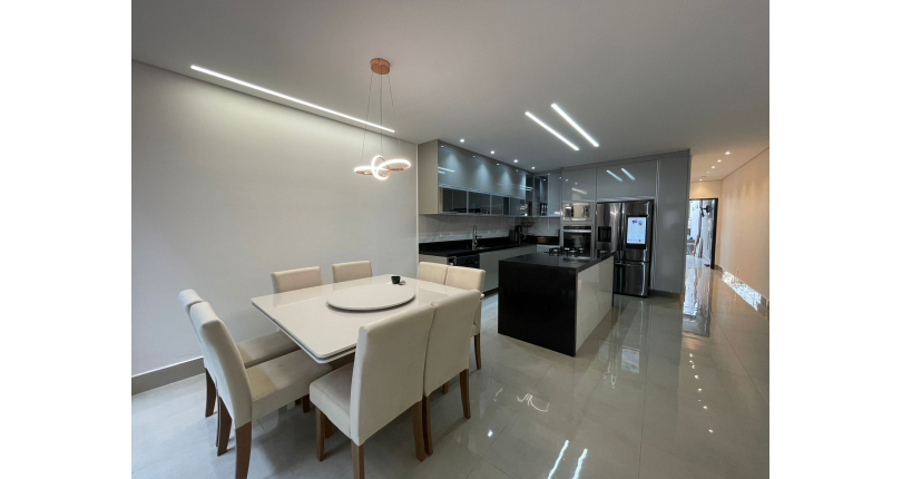 Lindo Sobrado à venda de Alto Padrão no Bairro do City Recanto Anastácio na Rua João Ferrero Versino,