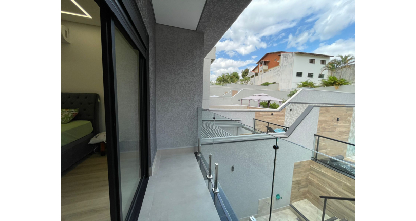 Lindo Sobrado à venda de Alto Padrão no Bairro do City Recanto Anastácio na Rua João Ferrero Versino,