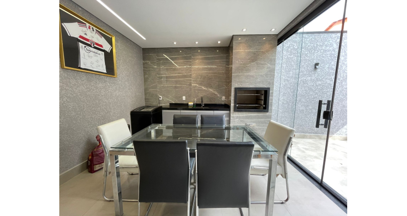 Lindo Sobrado à venda de Alto Padrão no Bairro do City Recanto Anastácio na Rua João Ferrero Versino,